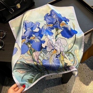 Šilkinė skarelė 53x53 cm